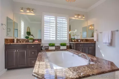 Bath - 3736 Arapaho Pl, Carlsbad, CA 92010 photo 4 of 8