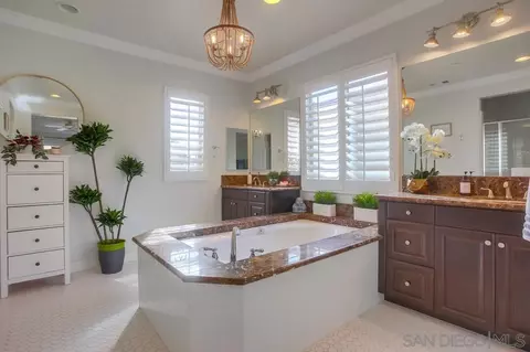 Bath - 3736 Arapaho Pl, Carlsbad, CA 92010 photo 3 of 8
