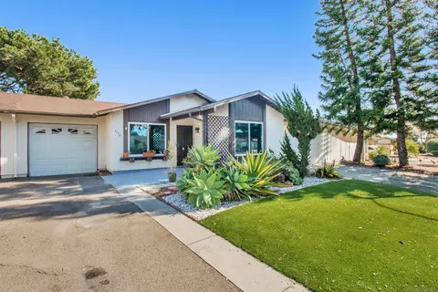 1558 Peacock Blvd, Oceanside, CA 92056
