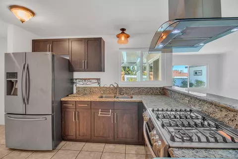 Kitchen - 1558 Peacock Blvd, Oceanside, CA 92056 photo 3 of 4