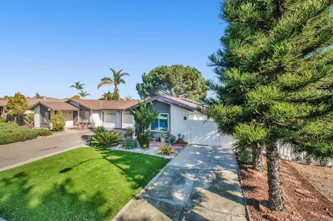Exterior - 1558 Peacock Blvd, Oceanside, CA 92056 photo 4 of 8