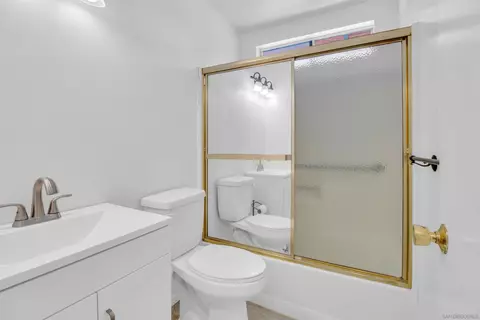 Bath - 1558 Peacock Blvd, Oceanside, CA 92056 photo 1 of 2