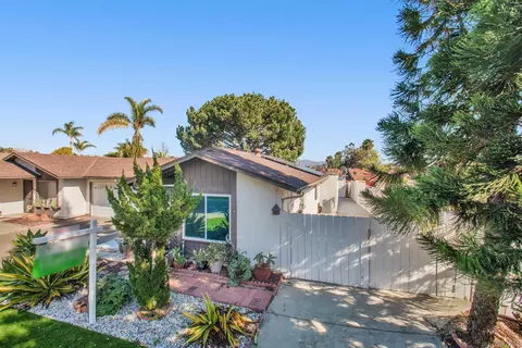 Exterior - 1558 Peacock Blvd, Oceanside, CA 92056 photo 5 of 8