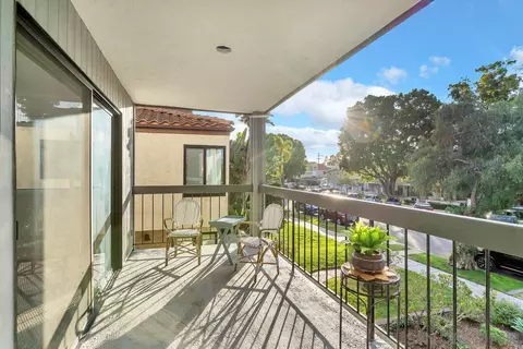 Exterior - 911 E Ave #204, Coronado, CA 92118 photo 2 of 6