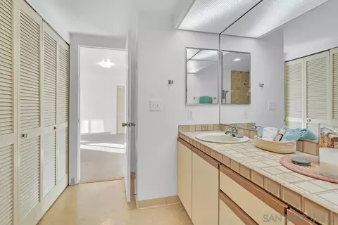 Bath - 911 E Ave #204, Coronado, CA 92118 photo 2 of 3