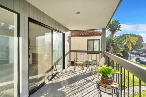 Exterior - 911 E Ave #204, Coronado, CA 92118 photo 3 of 6