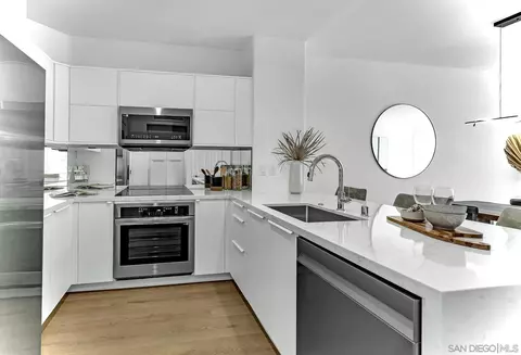 235 Market St #207, San Diego, CA 92101