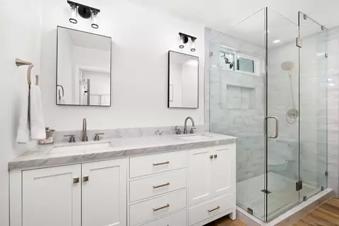 Bath - 2197 Hawley Dr, Vista, CA 92084 photo 1 of 6