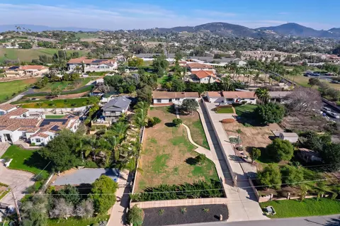 View/Area - 2197 Hawley Dr, Vista, CA 92084 photo 2 of 7