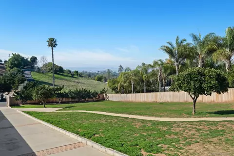 Exterior - 2197 Hawley Dr, Vista, CA 92084 photo 7 of 8