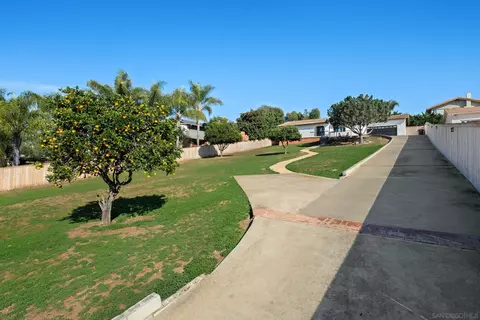 Exterior - 2197 Hawley Dr, Vista, CA 92084 photo 2 of 8