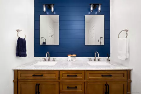 Bath - 2197 Hawley Dr, Vista, CA 92084 photo 6 of 6
