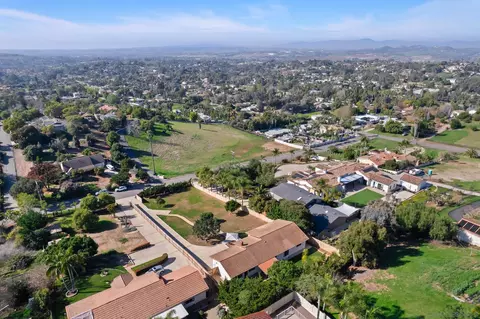 View/Area - 2197 Hawley Dr, Vista, CA 92084 photo 6 of 7