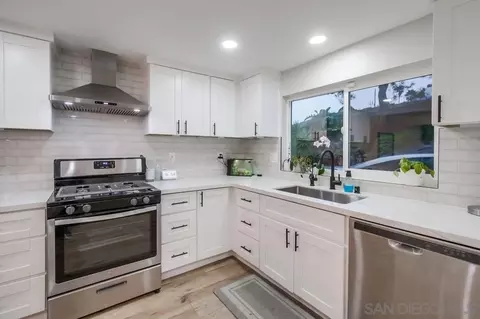 Kitchen - 9531 Prospect Ave, Lakeside, CA 92040 photo 3 of 5