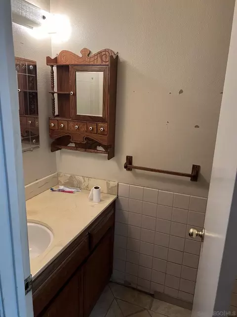 Bath - 9300 Nalini Ct, Santee, CA 92071 photo 1 of 4