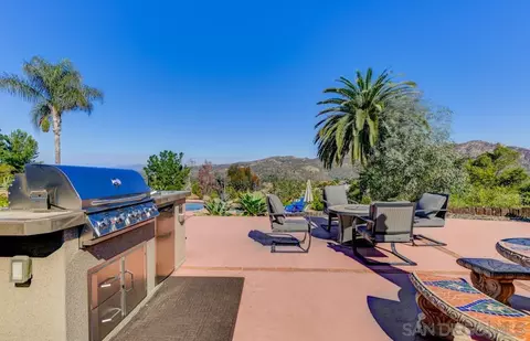 Exterior - 2559 Pence Dr, El Cajon, CA 92019 photo 5 of 16