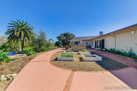 Exterior - 2559 Pence Dr, El Cajon, CA 92019 photo 6 of 16