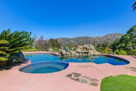 Exterior - 2559 Pence Dr, El Cajon, CA 92019 photo 10 of 16