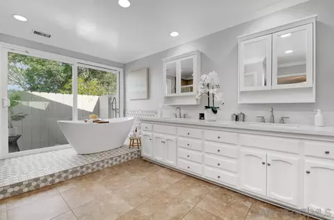 Bath - 2559 Pence Dr, El Cajon, CA 92019 photo 1 of 5