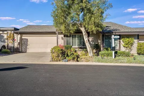 749 Nob Cir, Vista, CA 92084