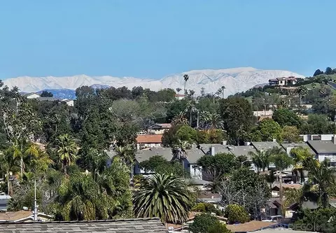 749 Nob Cir, Vista, CA 92084 photo 2