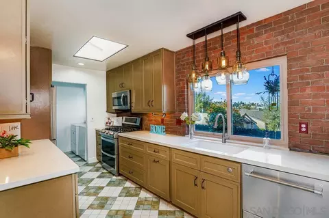 749 Nob Cir, Vista, CA 92084 photo 8