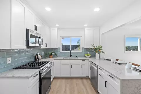 Kitchen - 10062 Diversion Dr, Spring Valley, CA 91977 photo 2 of 4