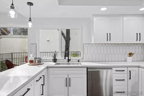 Kitchen - 3170 Via De Caballo, Encinitas, CA 92024 photo 3 of 5