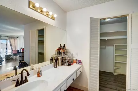 Bath - 21164 Sitkan Rd, Apple Valley, CA 92308 photo 4 of 4