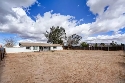Exterior - 21164 Sitkan Rd, Apple Valley, CA 92308 photo 4 of 4