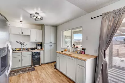 Kitchen - 21164 Sitkan Rd, Apple Valley, CA 92308 photo 2 of 3