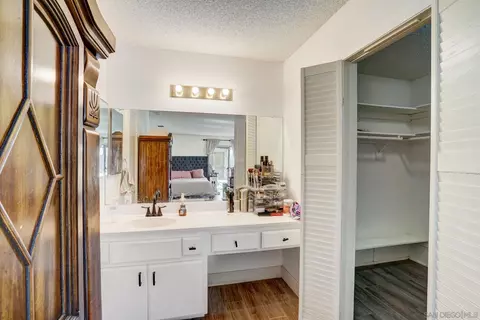 Bath - 21164 Sitkan Rd, Apple Valley, CA 92308 photo 3 of 4
