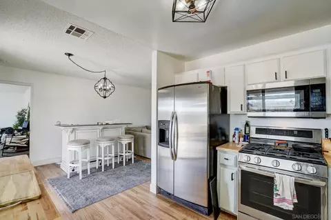 Kitchen - 21164 Sitkan Rd, Apple Valley, CA 92308 photo 3 of 3