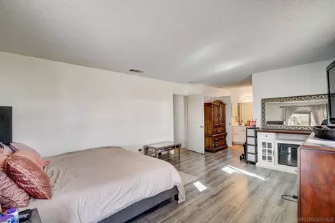 Bedroom - 21164 Sitkan Rd, Apple Valley, CA 92308 photo 3 of 3