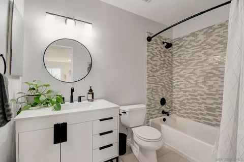 Bath - 545 N Vine St, Oceanside, CA 92054 photo 1 of 2