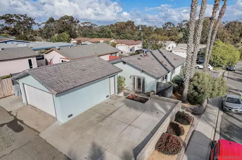 Exterior - 545 N Vine St, Oceanside, CA 92054 photo 11 of 14