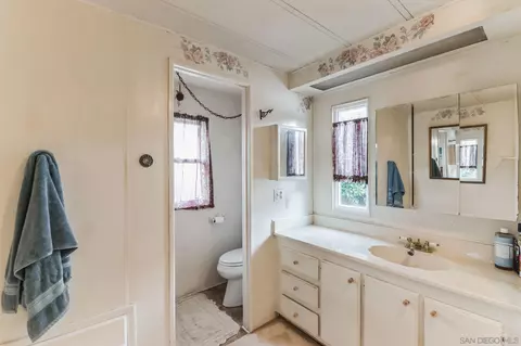 Bath - 203 Bright Creek Ln, Oceanside, CA 92056 photo 3 of 3
