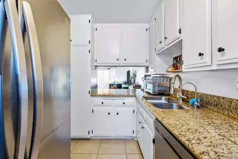 Kitchen - 526 Debra Pl, San Marcos, CA 92078 photo 2 of 3