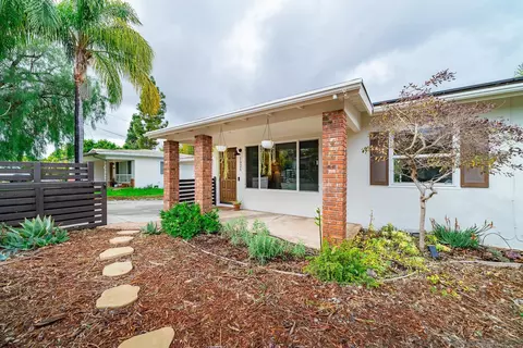 1026 Crescent Dr, Vista, CA 92084