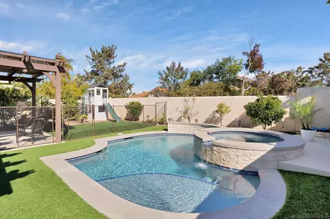 Exterior - 2014 Sequoia Cr, Vista, CA 92081 photo 4 of 9