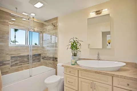 Bath - 2014 Sequoia Cr, Vista, CA 92081 photo 1 of 4