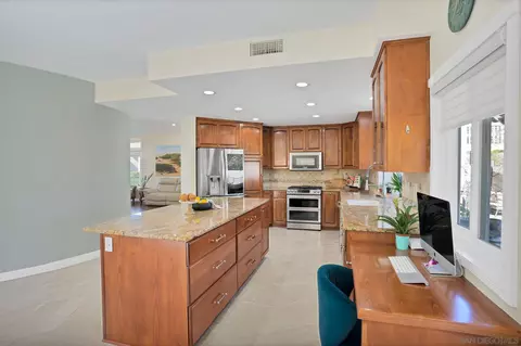 Kitchen - 2014 Sequoia Cr, Vista, CA 92081 photo 3 of 4