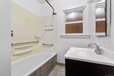 Bath - 845 W 3rd Ave, Escondido, CA 92025 photo 2 of 3