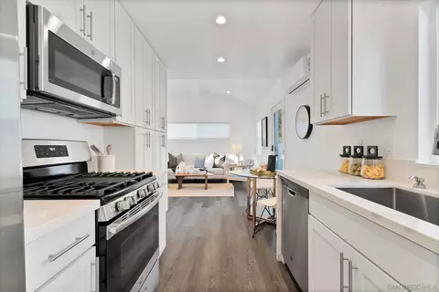 Kitchen - 408 Andrew Ave, Encinitas, CA 92024 photo 3 of 4