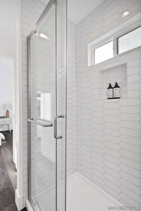 Bath - 408 Andrew Ave, Encinitas, CA 92024 photo 3 of 5