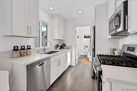 Kitchen - 408 Andrew Ave, Encinitas, CA 92024 photo 4 of 4