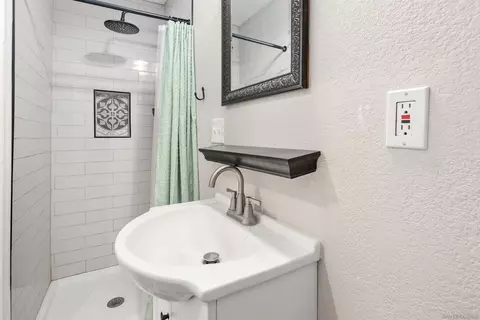 Bath - 1042 Midway Dr, Alpine, CA 91901 photo 3 of 3