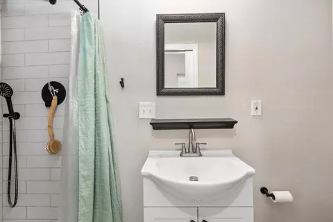 Bath - 1042 Midway Dr, Alpine, CA 91901 photo 2 of 3