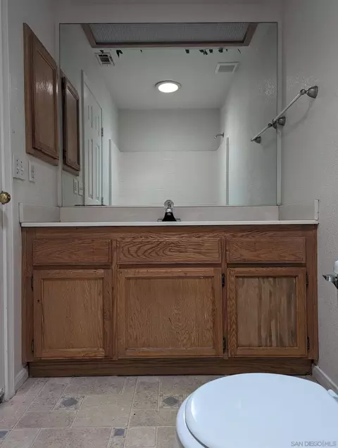 Bath - 14976 Quivero Rd, Apple Valley, CA 92307 photo 2 of 2