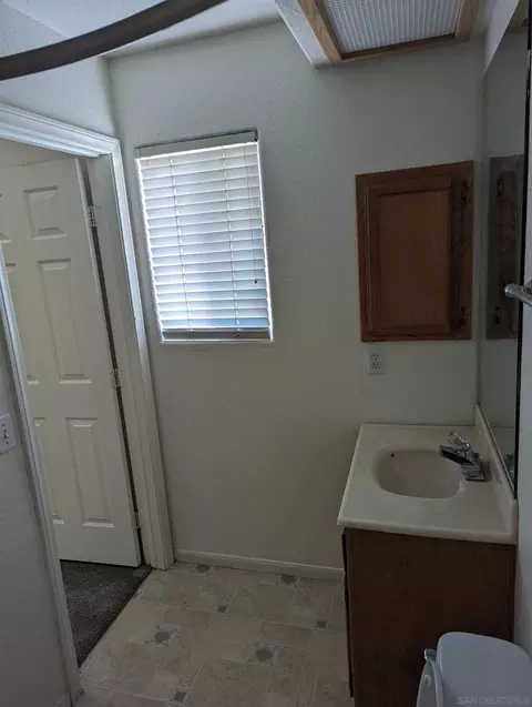 Bath - 14976 Quivero Rd, Apple Valley, CA 92307 photo 1 of 2